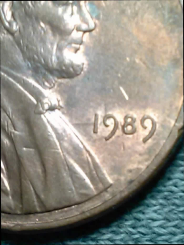 Is-Part-Of-The-1989-Lincoln-Penny-Reverse-On-The-Obverse?